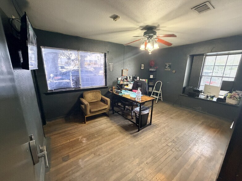 More Photos Of 6613 Millport st, Houston Industrial For Lease