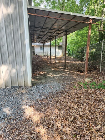 More Photos Of 770 Dobbs Rd, Woodstock Showroom For Lease