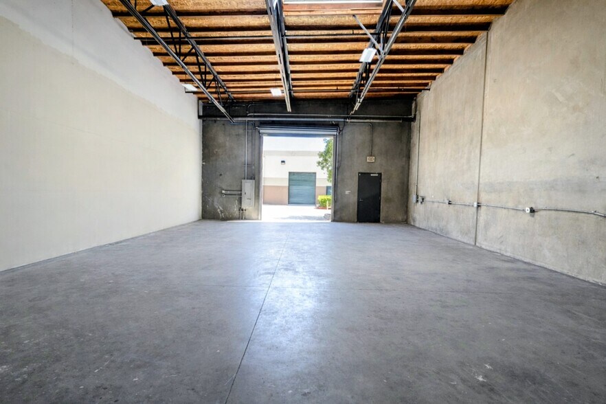 More Photos Of 41705 Elm St, Murrieta Warehouse For Lease