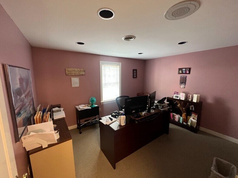 More Photos Of 3 Mound Ct, Merrimack Medical For Sale