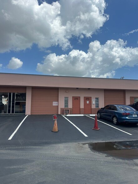 More Photos Of 271-277 SW 33rd St, Fort Lauderdale Warehouse For Lease