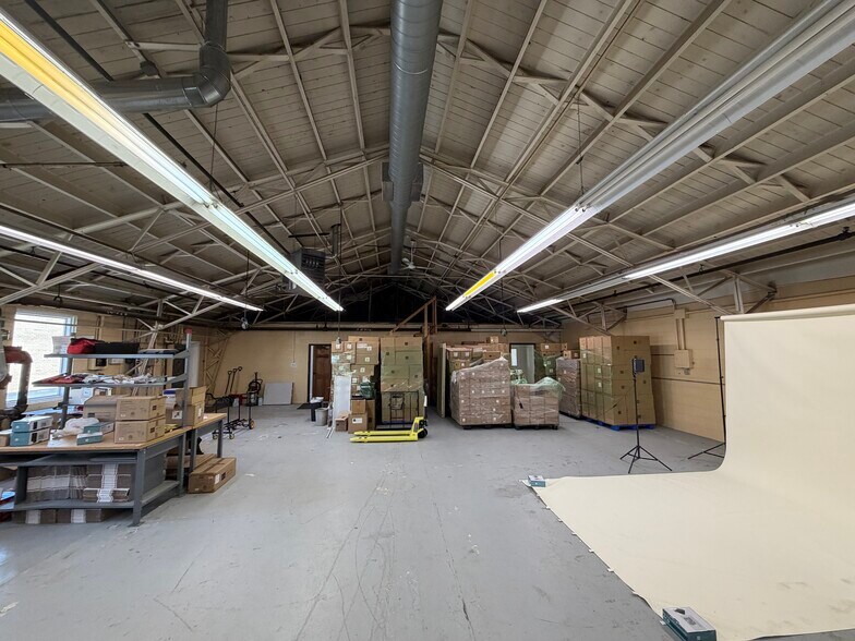 More Photos Of 925 W Wilson St, Batavia Industrial For Lease