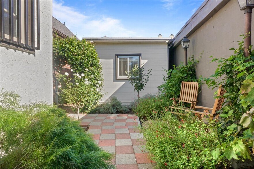 More Photos Of 1191 E Walnut St, Pasadena Office Residential For Sale