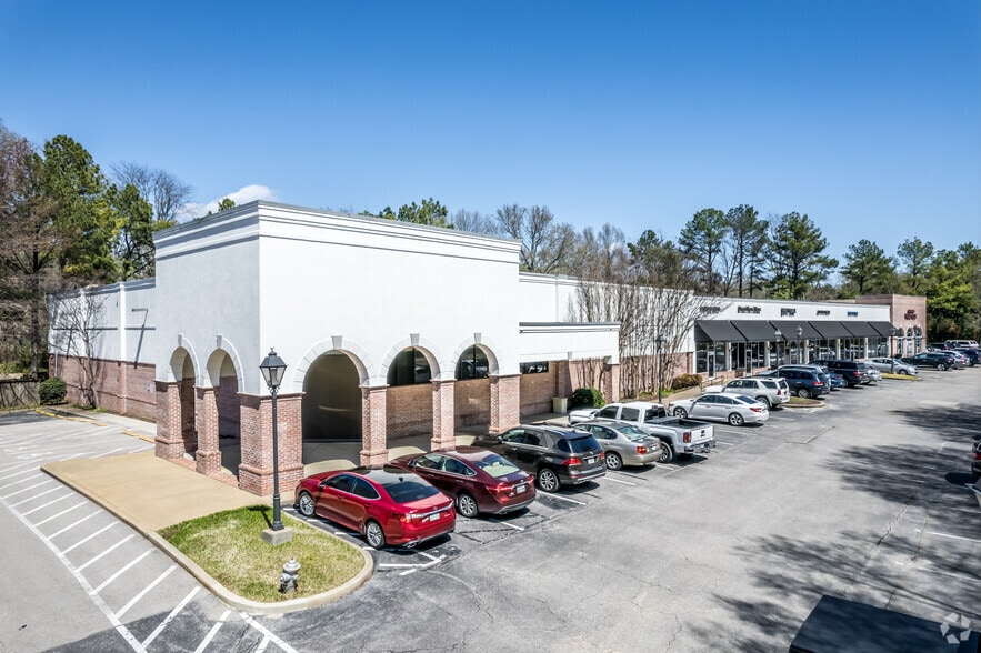 Primary Photo Of 7570-7604 W Farmington Blvd, Germantown General Retail For Lease
