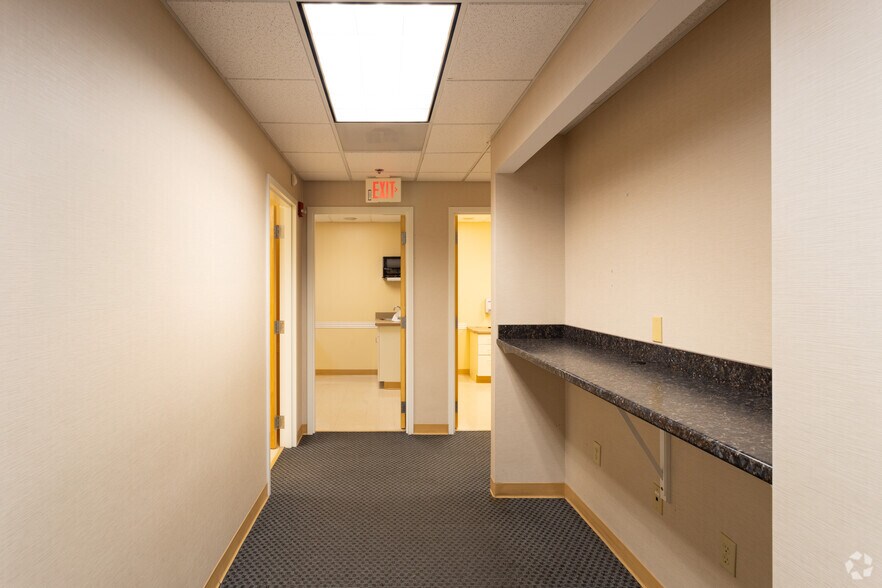 More Photos Of 6 Buttrick Rd, Londonderry Medical For Sale