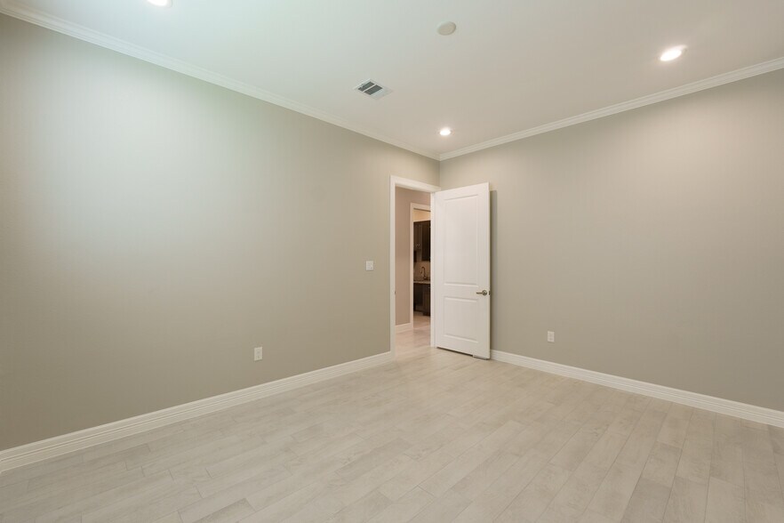 More Photos Of 10401 S Mason Rd Building B, Richmond Medical For Sale