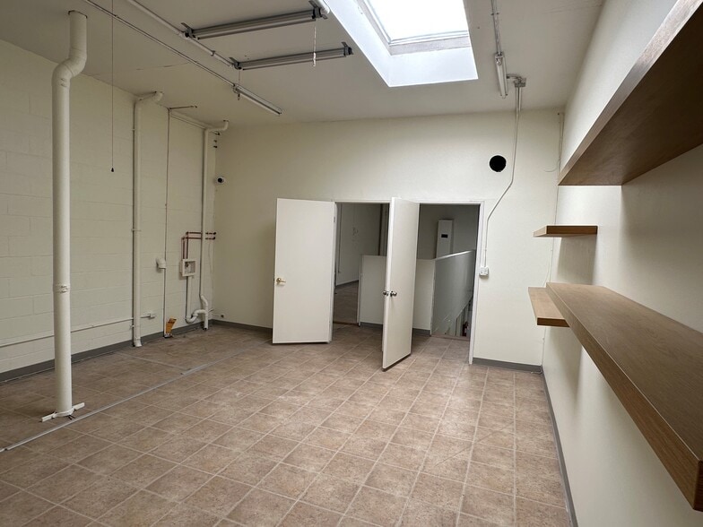More Photos Of 11435 Chandler Blvd, North Hollywood Research And Development For Sale