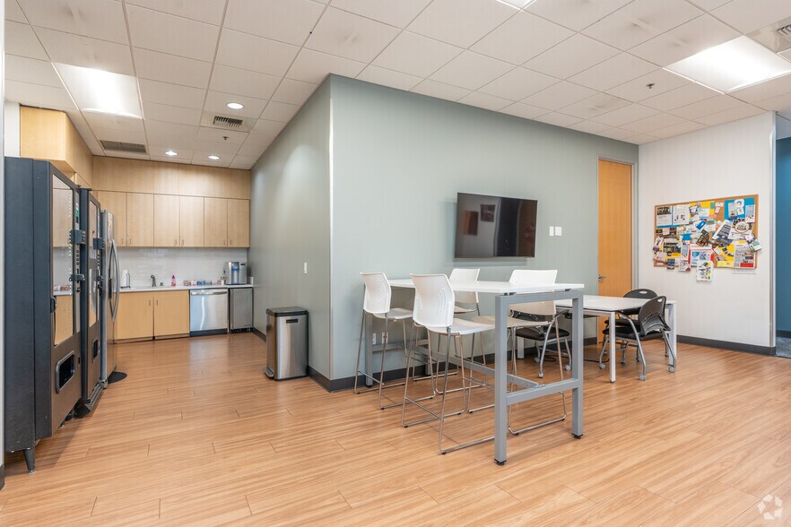 More Photos Of 3200 E Guasti Rd, Ontario Coworking Space