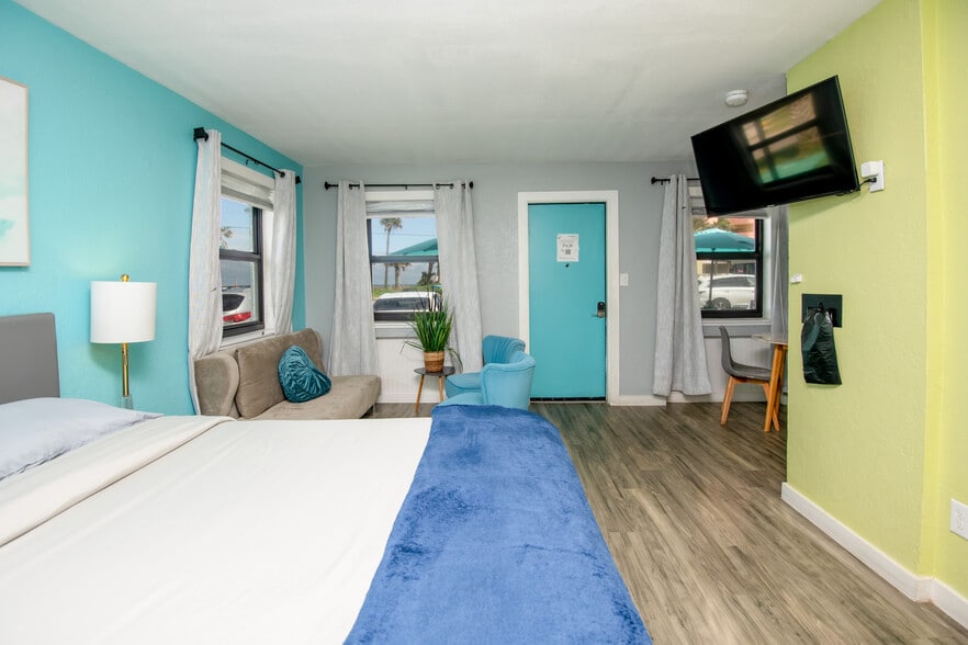 More Photos Of 1915 N Atlantic Ave, Daytona Beach Hotel For Sale