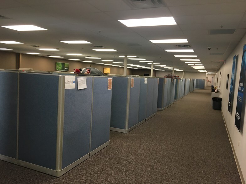 More Photos Of 2415 S Austin Ave, Denison Flex For Lease