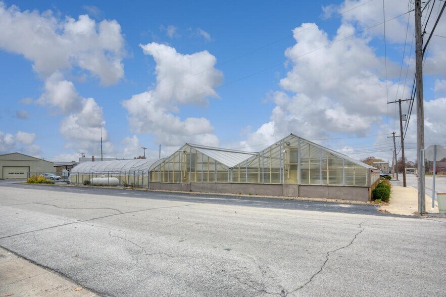 More Photos Of 103 E 9th St, Lamar Specialty For Sale