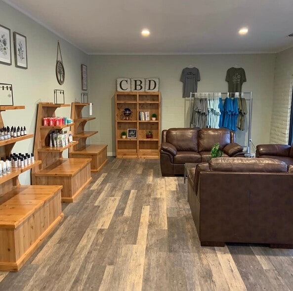 More Photos Of 2418 Victor Ave, Redding Auto Repair For Sale