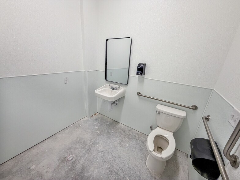 More Photos Of 1016 Main st, Lovington Storefront For Sale