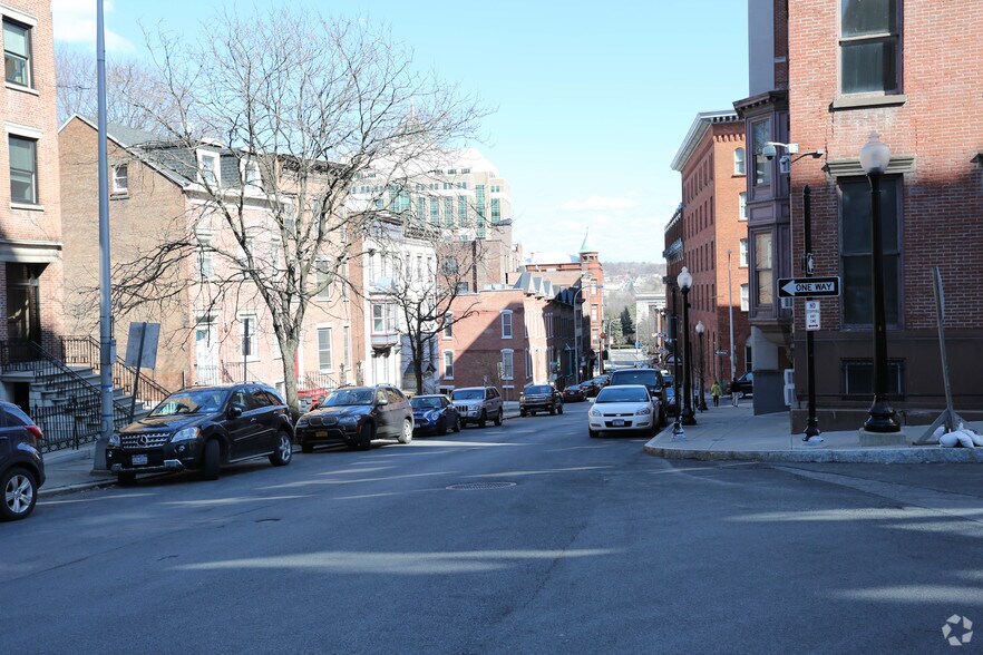 More Photos Of 87 Columbia St, Albany Apartments For Lease
