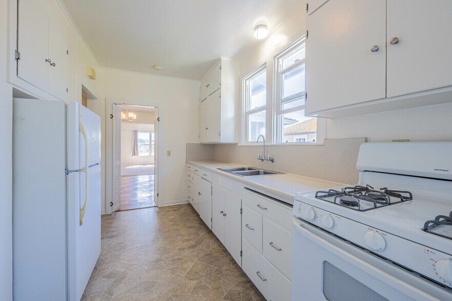 More Photos Of 206 Cypress Ave, Pacific Grove Apartments For Sale