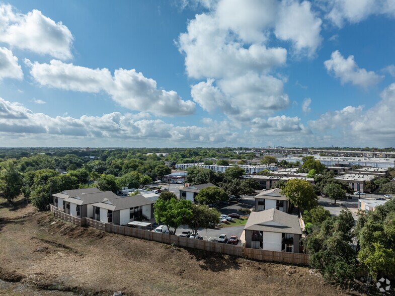 More Photos Of 1814 Colony Creek Dr, Austin Apartments For Sale