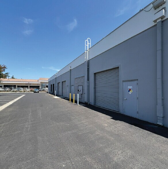 More Photos Of 2353-2373 W La Palma Ave, Anaheim Manufacturing For Lease