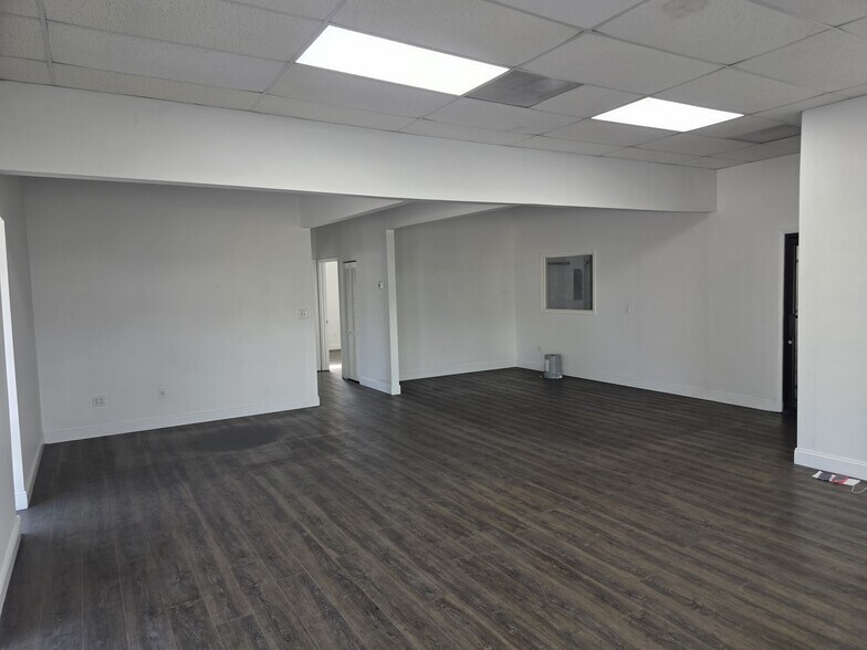 More Photos Of 8010 Anderson Rd, Tampa Warehouse For Lease