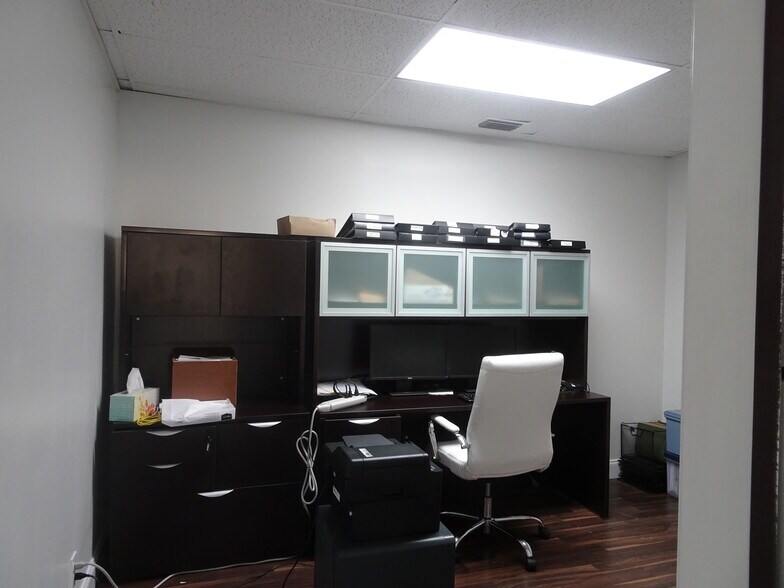More Photos Of 2826 E Oakland Park Blvd, Fort Lauderdale Office For Sale