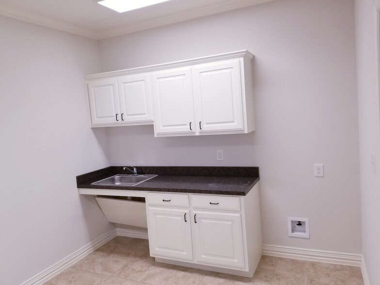 More Photos Of 8951 Collin McKinney Pky, McKinney Medical For Sale