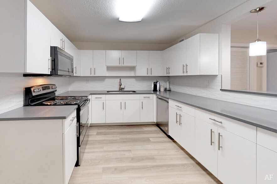 More Photos Of 8445 Springtree Dr, Sunrise Apartments For Sale