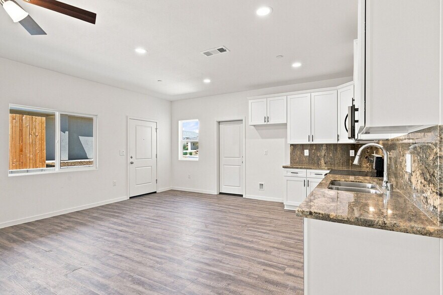 More Photos Of 9121 Prometheus Dr, Bakersfield Apartments For Sale