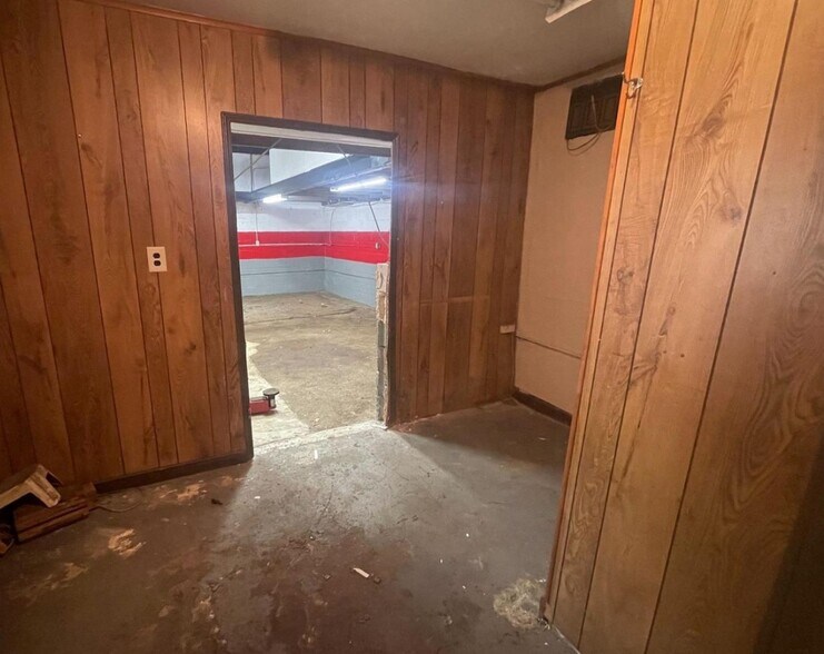 More Photos Of 46 Kitchener Av, Brantford Auto Repair For Sale