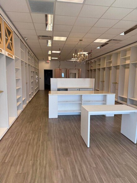 More Photos Of 2007 S Highway 27, Somerset Storefront Retail Office For Lease