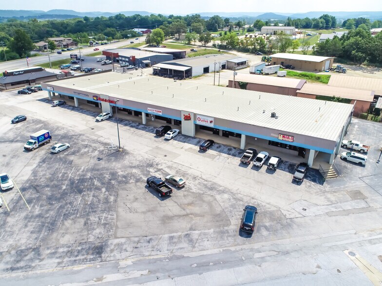 More Photos Of 910 W Trimble Ave, Berryville General Retail For Lease