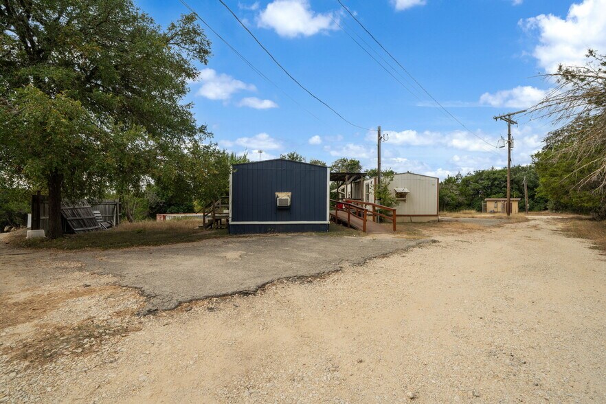 More Photos Of 930 N School St, Boerne Office For Sale