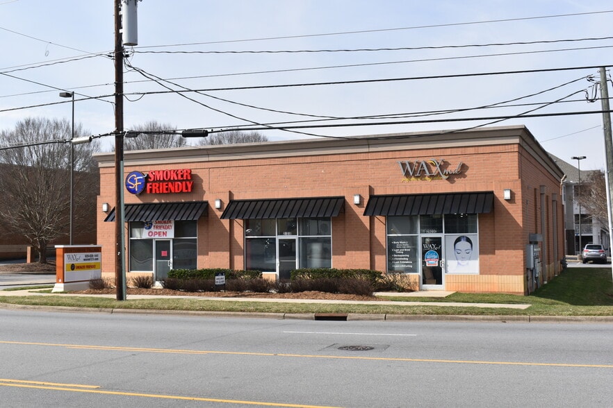 More Photos Of 2923 N Center St, Hickory Freestanding For Lease