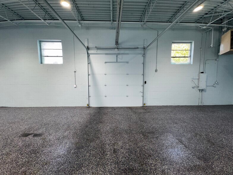 More Photos Of 1520 Hannah Ave, Forest Park Flex For Lease