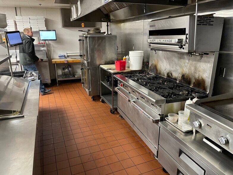 More Photos Of 133-137 W Main St, Little Chute Storefront For Lease