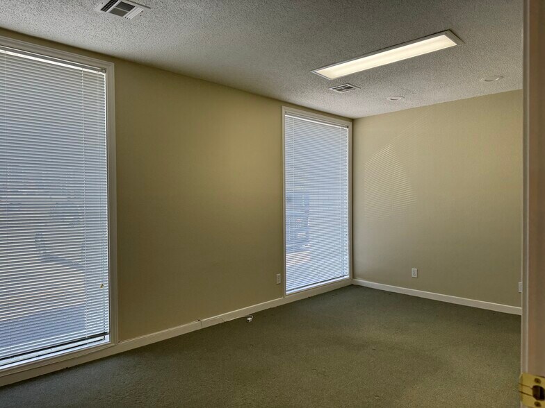 More Photos Of 2833 Nasa Pky, Seabrook Office For Lease
