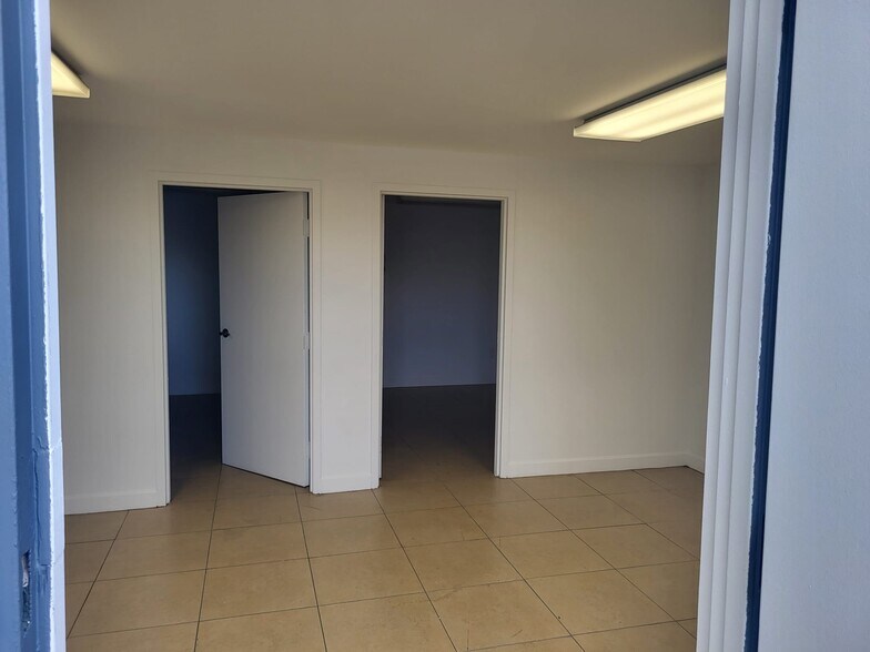 More Photos Of 8300-8376 NW 74th Ave, Medley Warehouse For Lease