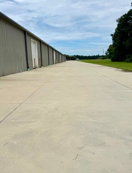 More Photos Of 847 W Main St, Lake City Warehouse For Lease