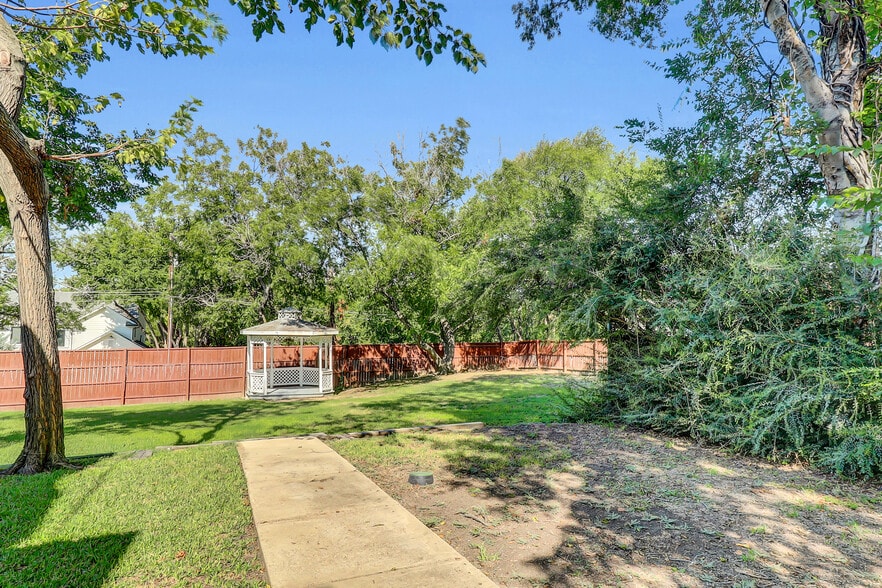 More Photos Of 312 S Tennessee St, McKinney Office For Lease