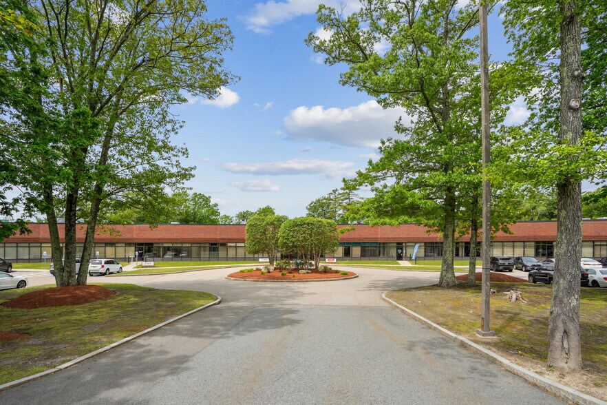 More Photos Of 101 Constitution Blvd, Franklin Light Distribution For Lease