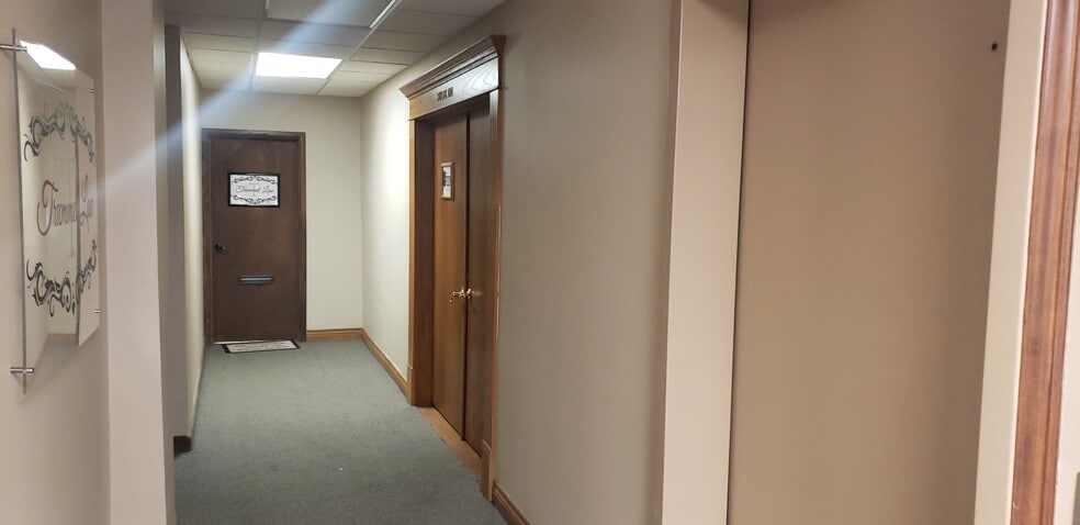 More Photos Of 200 N Main St, Hutchinson Office For Lease