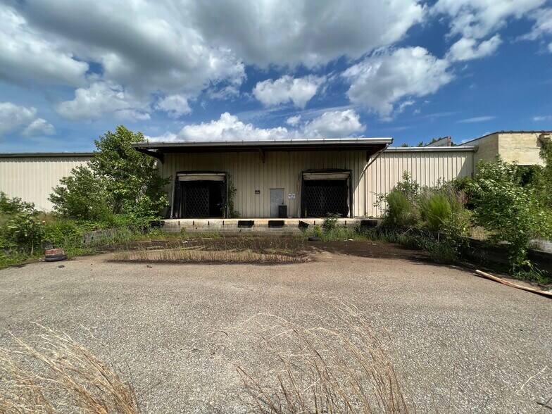 More Photos Of 520 Reese St, Emporia Warehouse For Sale