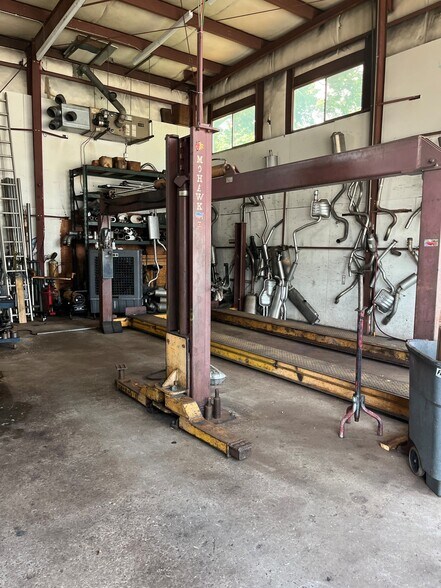 More Photos Of 2285 Crain Hwy, Waldorf Auto Repair For Sale