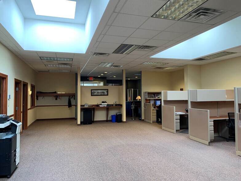 More Photos Of 2754 Front St, Cuyahoga Falls Office For Lease