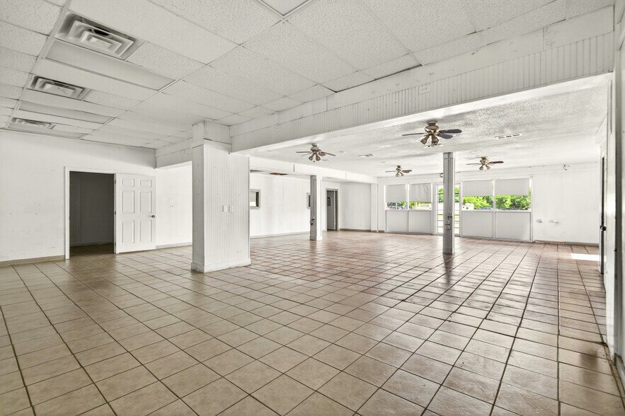 More Photos Of 815 E Moore Ave, Terrell Storefront Retail Office For Sale