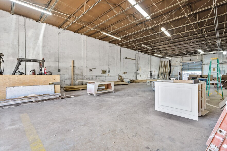 More Photos Of 1051 E 24th St, Hialeah Warehouse For Sale