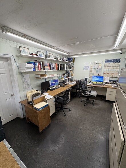 More Photos Of 500 NE 1st Ave, Hallandale Manufacturing For Sale