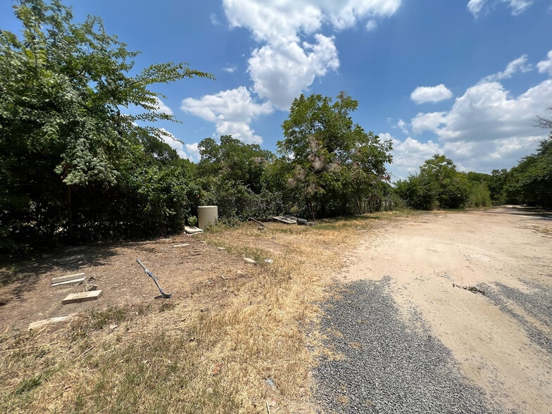 More Photos Of 914 Shady Ln, Austin Land For Lease