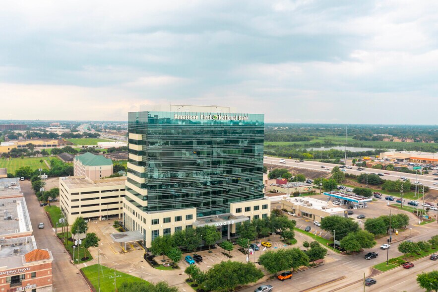 More Photos Of 9999 Bellaire Blvd, Houston Medical For Lease