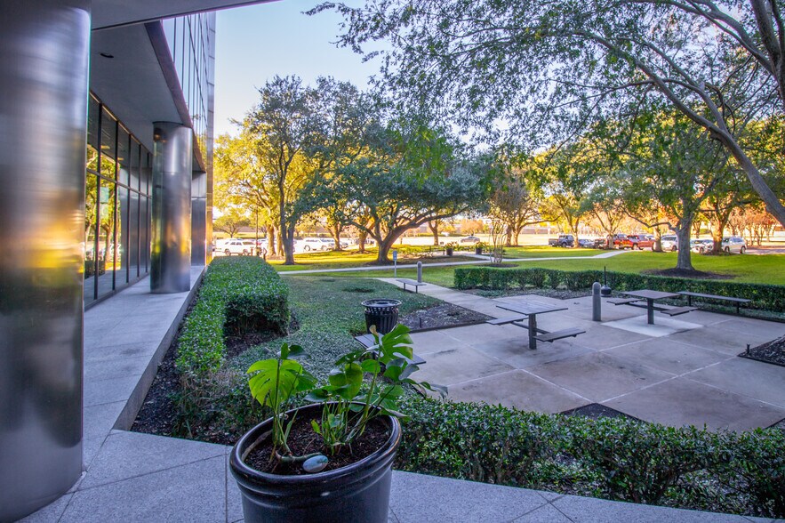 More Photos Of 10260 Westheimer Rd, Houston Office For Sale