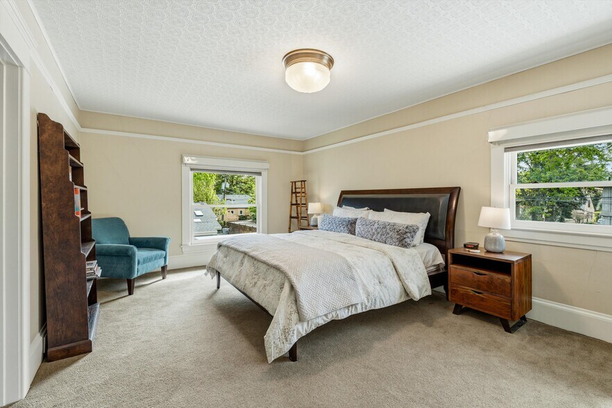 More Photos Of 340 NW 7th St, Corvallis Office Residential For Sale