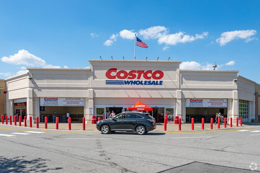 More Photos Of 900 Center Blvd, Newark Freestanding For Lease